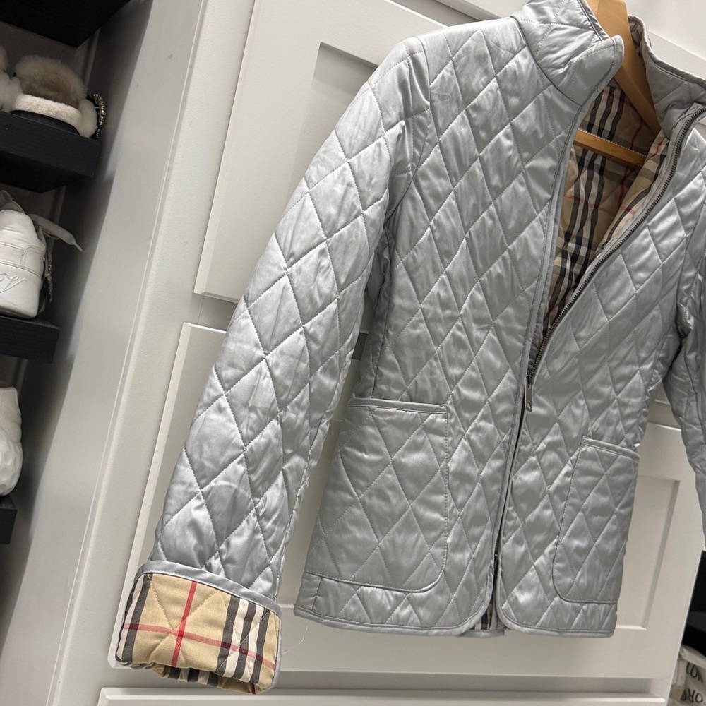 Burberry Light Gray Quilted Jacket with Iconic Plaid Lining - Picture 8 of 13